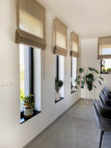 rolety rzymskie na małe okno